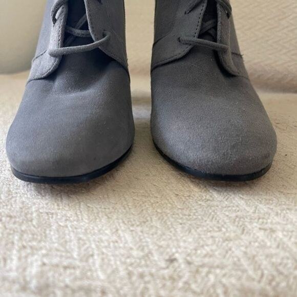 Ivanka Trump Gray Suede Retro Ankle Boots Women’s 6M Lace-Up Block Heel Side Zip - Picture 7 of 14